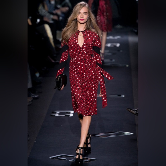 DVF runway! Maroon silk wrap dress - Picture 1 of 5